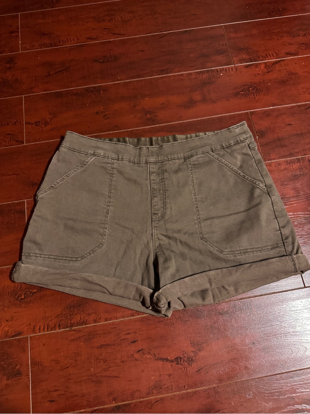 Nautica Jeans Women’s Casual Rolled-Hem Shorts in Olive - XL